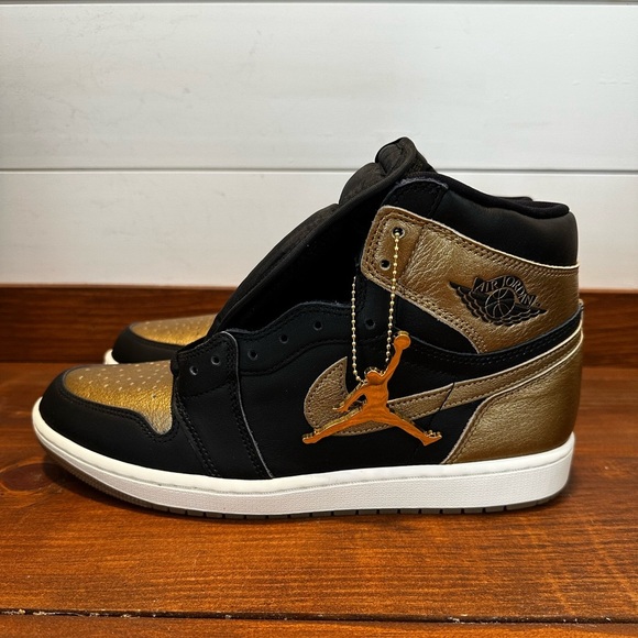 Men’s Jordan 1 Retro High OG Black And Gold Sneaker Shoe DZ5485-071 Size 9.5 NWB main image 7